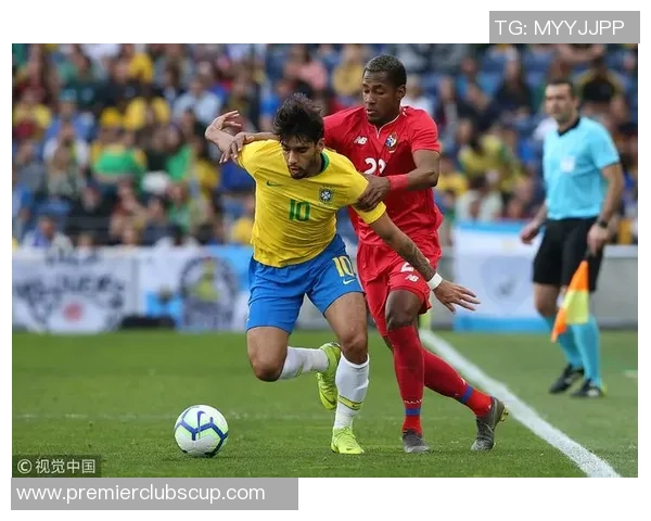 帕奎塔引领新潮流如何在足球场上展现个人魅力与团队协作